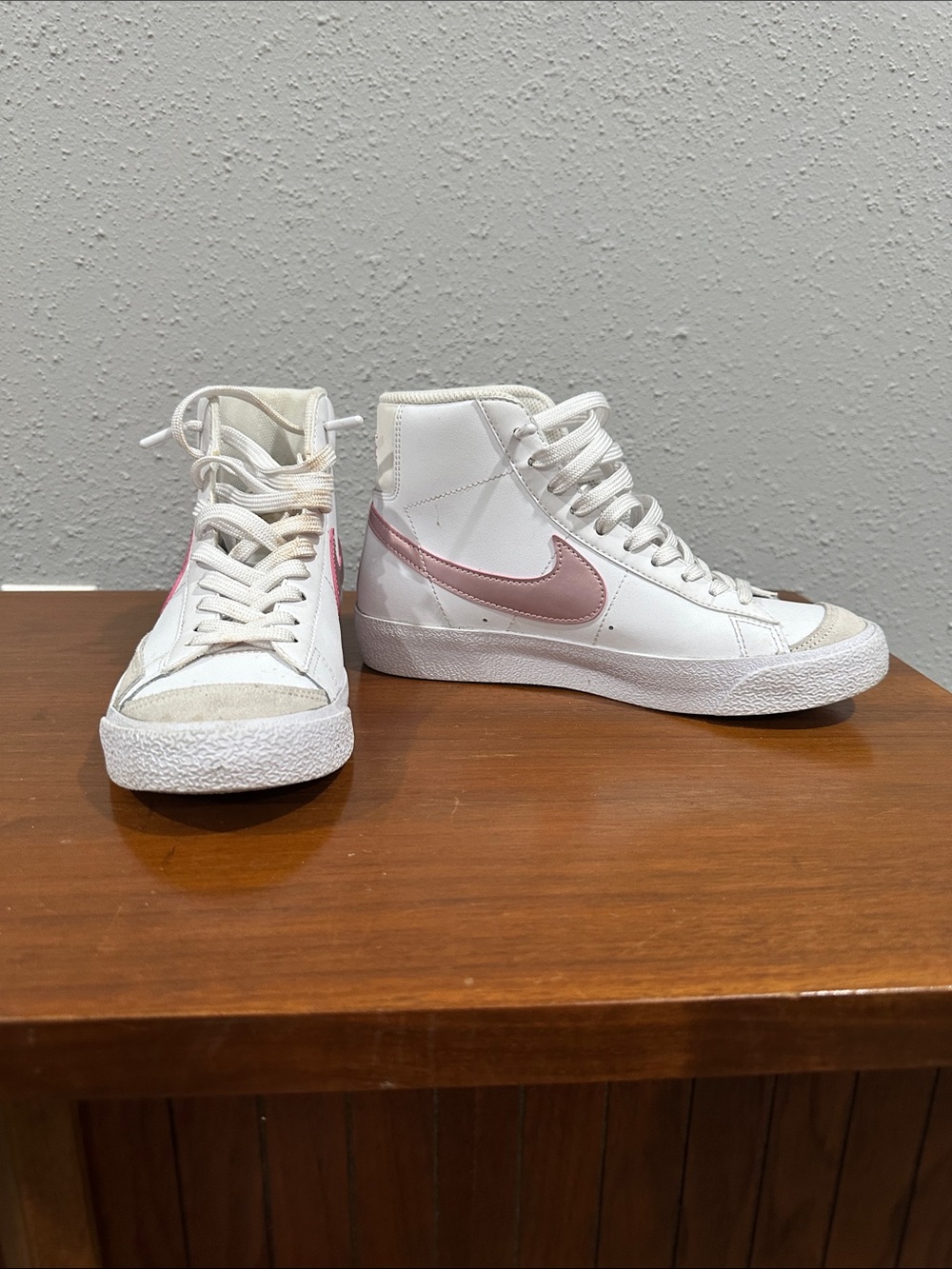 Nike Women’s Blazer Mid in White with Dusty Pink Swoosh